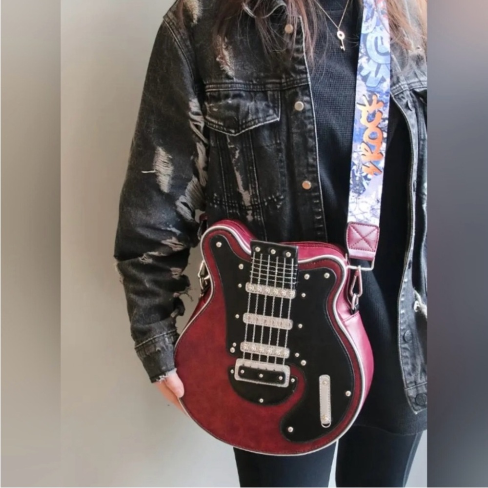 🚨AMAZING GUITAR CROSSBODY PURSE‼️‼️NWOT AWESOME AND VERY WELL MADE‼️‼️‼️❤️❤️❤️